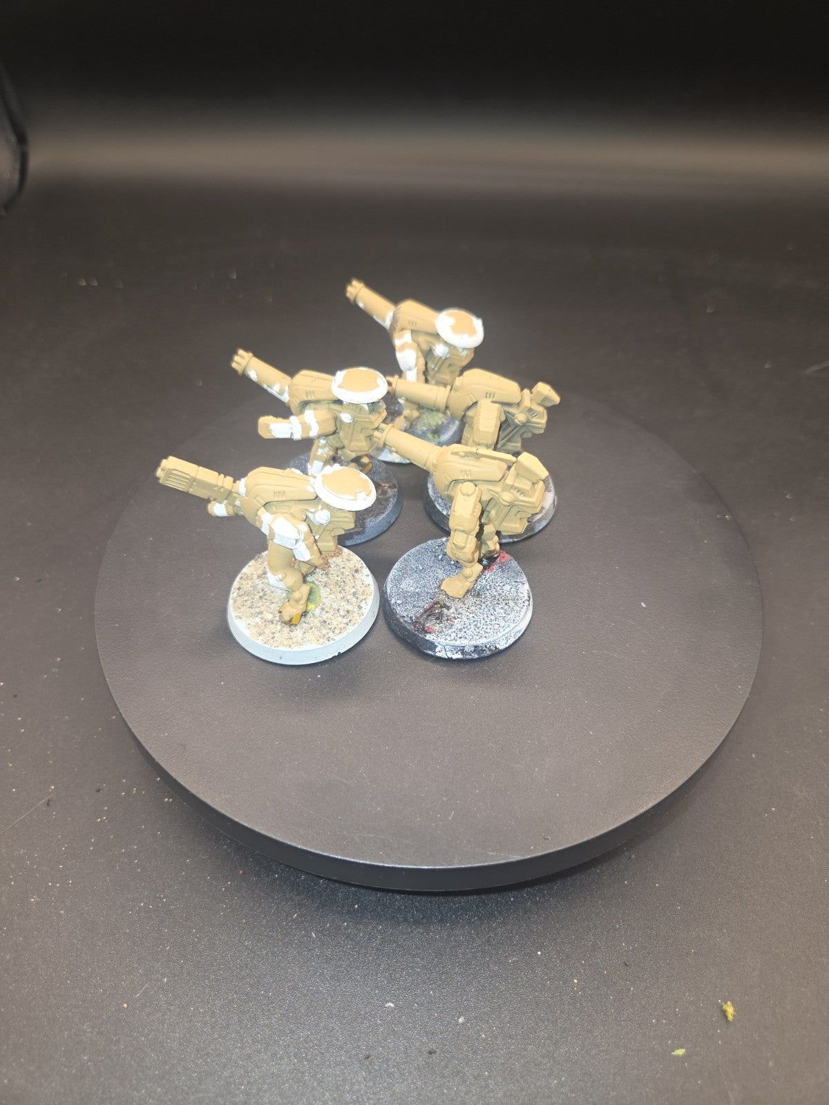 Games Workshop Warhammer 40K Tau Stealth Suit x5 partial paint1
