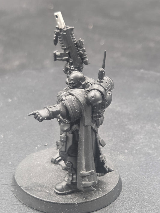 Games Workshop Warhammer 40K Space Marine Primaris Captain in Phobos Armor1