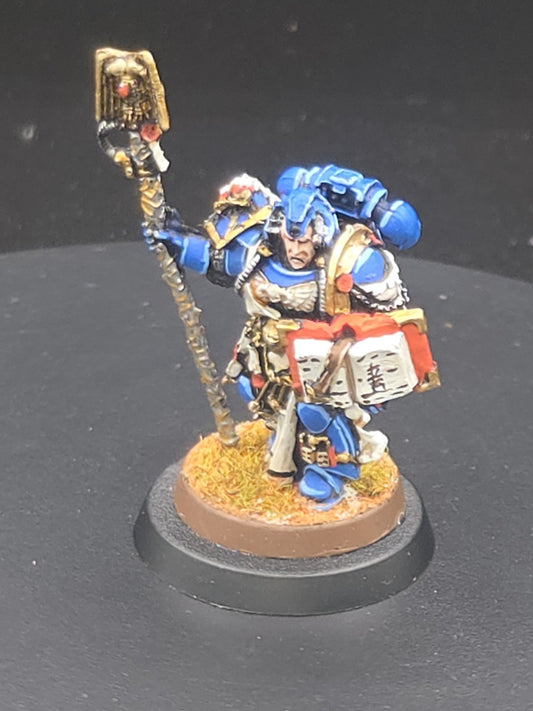 Warhammer 40k Ultramarines Librarian With Staff And Book OOP METAL Table Ready0