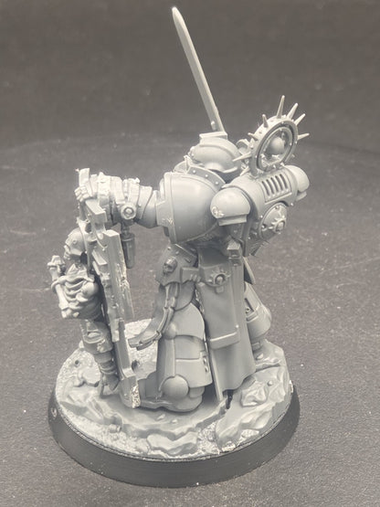 Warhammer 40K - Captain with Relic/Storm Shield - Indomitus Box Space Marine1