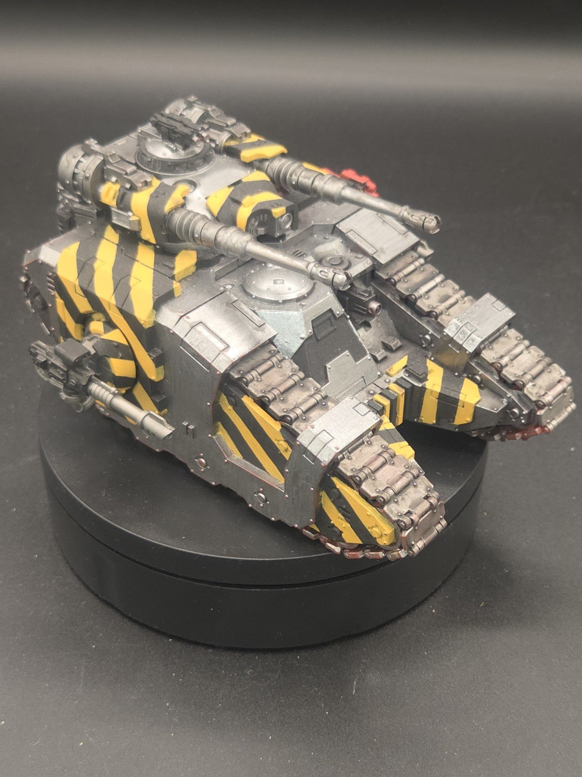 SPACE MARINES Sicarian Battle Tank #1 Well Painted Warhammer 40K Iron Warriors0