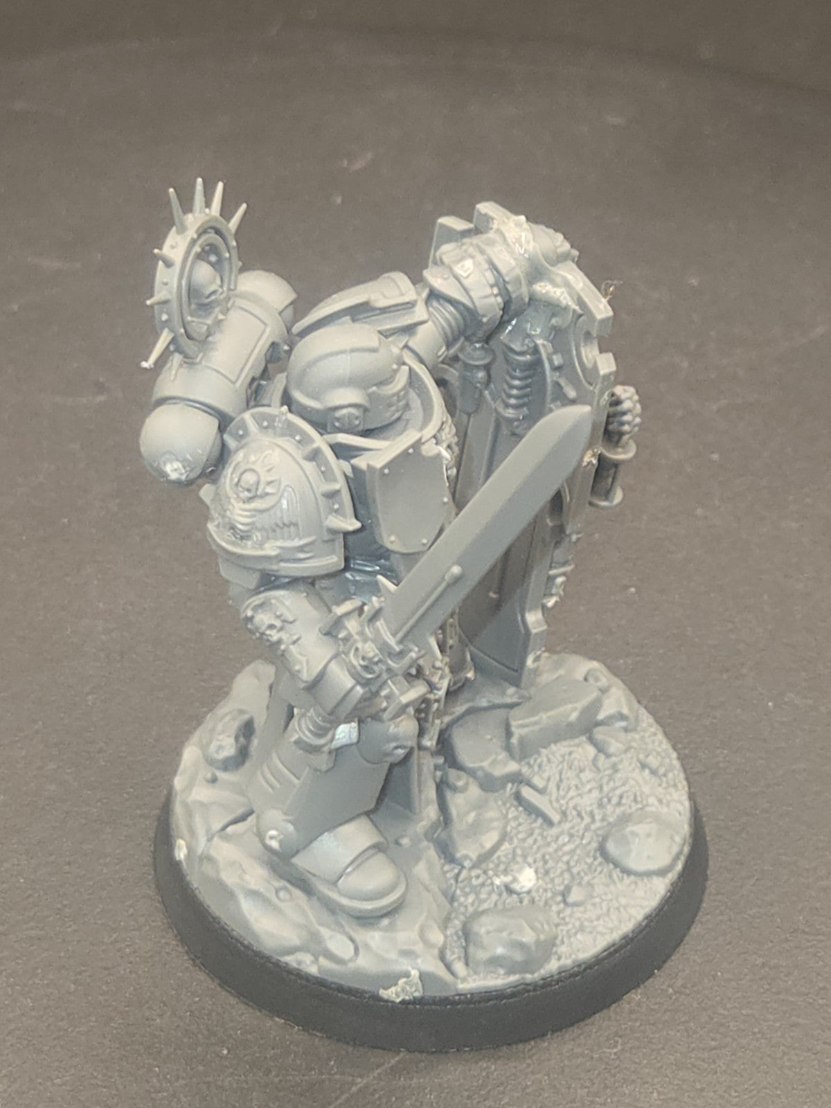 Warhammer 40K - Captain with Relic/Storm Shield - Indomitus Box Space Marine2