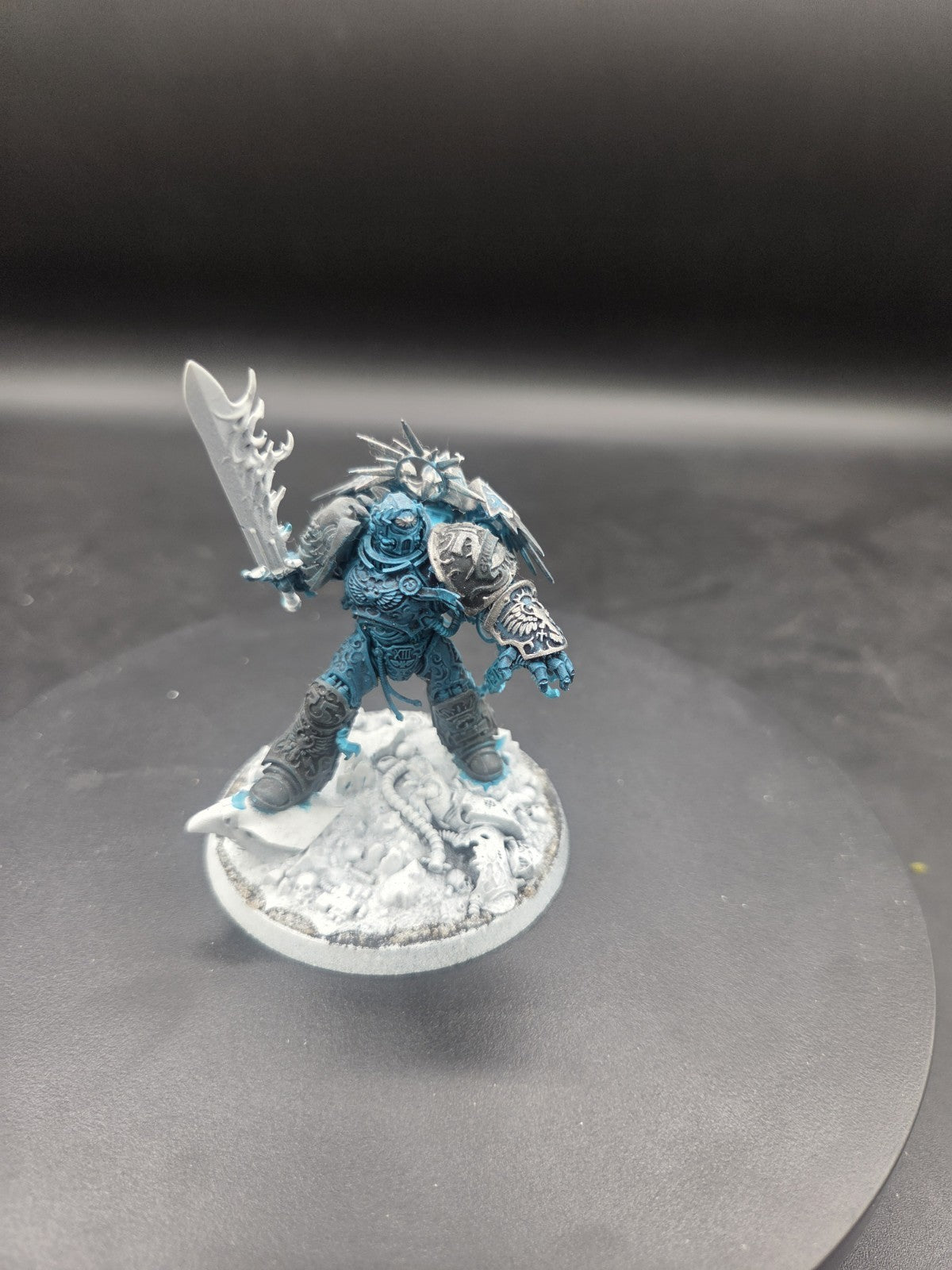 Warhammer 40K Roboute Guilliman Space Marine some paint5