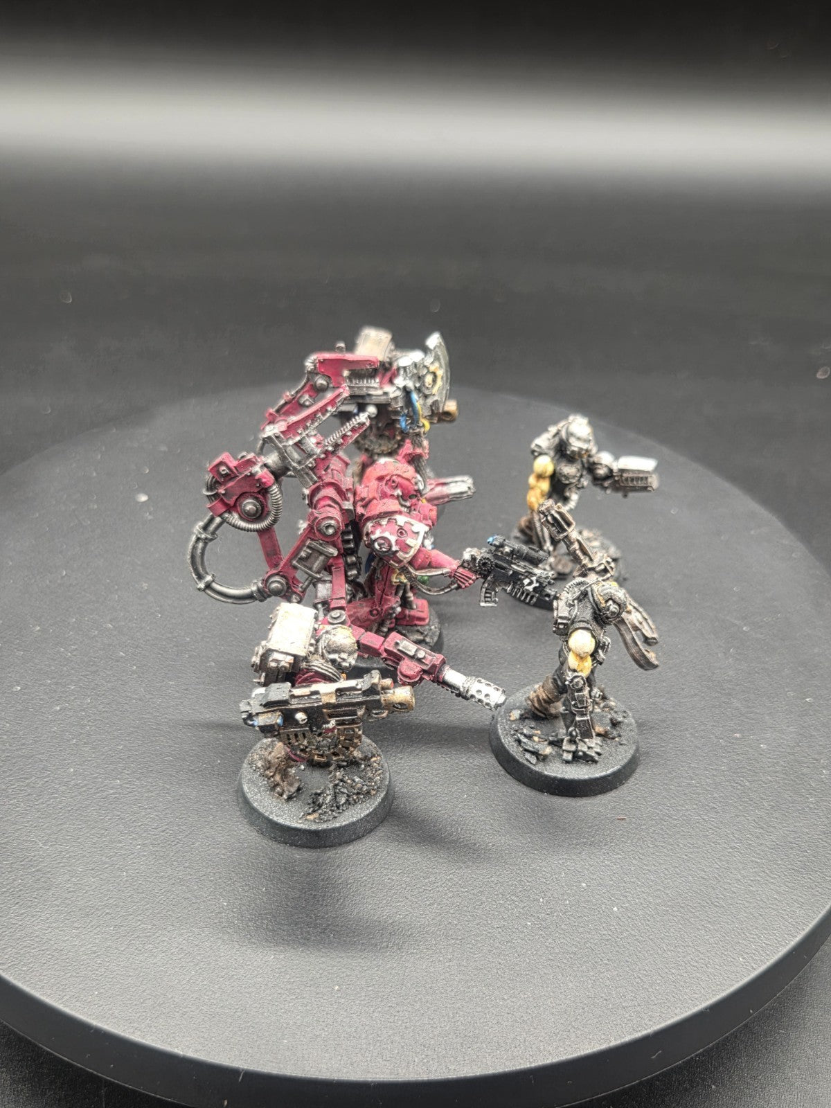 Games Workshop WH40K Techmarine With Servitors Finecast Well Painted2