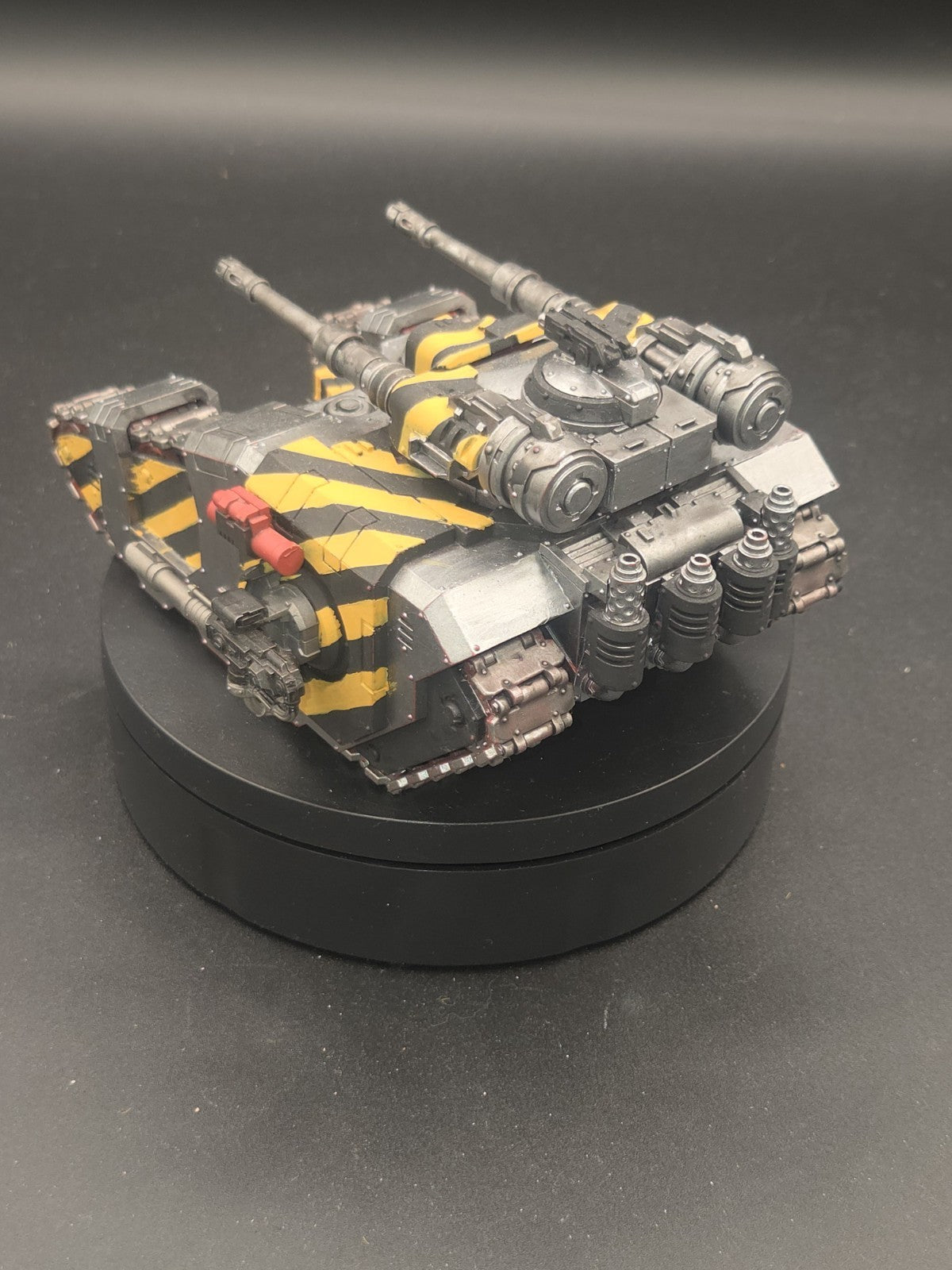 SPACE MARINES Sicarian Battle Tank #1 Well Painted Warhammer 40K Iron Warriors3