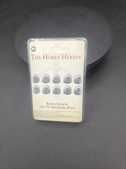 Warhammer Forgeworld The Horus Heresy Alpha Legion MKIV Shoulder Pads NiB Sealed0
