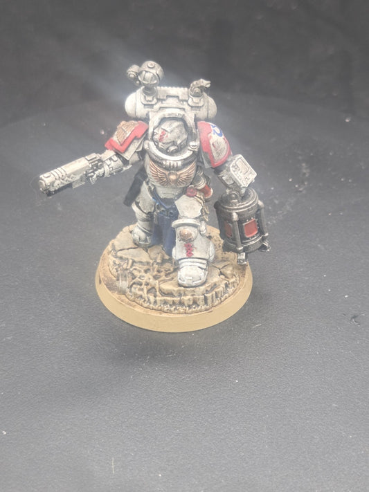 Space Marines Apothecary Biologis from Heroes of the Chapter Tabletop Ready 40k0