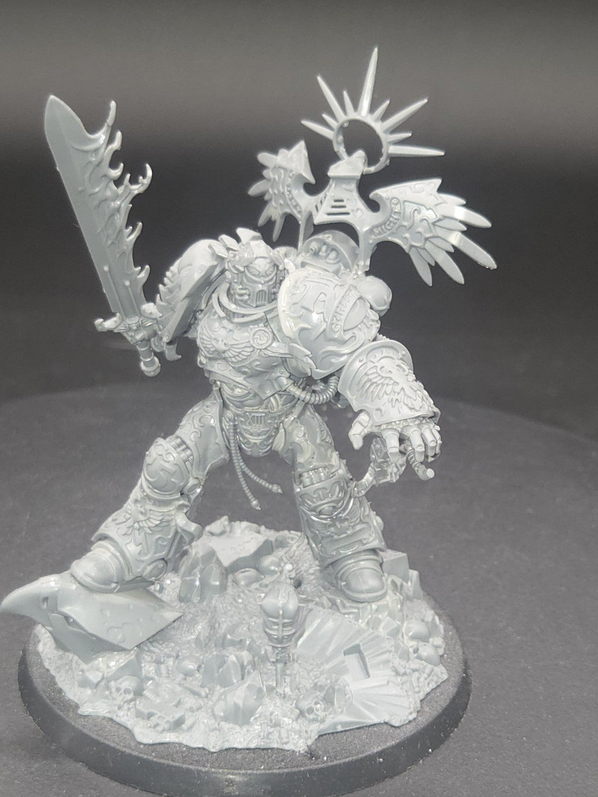 Warhammer 40K Roboute Guilliman Space Marine. ready to paint0