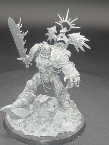 Warhammer 40K Roboute Guilliman Space Marine. ready to paint0